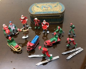 lot 317 image: Old Vintage Tin wCast Metal Toy Figures