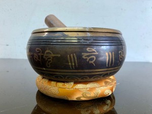 lot 323 image: Very Nice Ornate Middle Eastern Bronze Mortar & Pestle