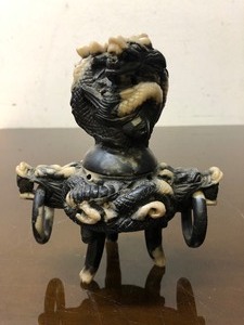 lot 325 image: Small Vintage Oriental Senser wDragons