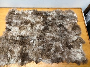 lot 326 image: Genuine Fleece Rug 