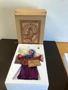 lot 348 image: New in Box Demdaco Drolleries Babushkas Gift Christmas Figure