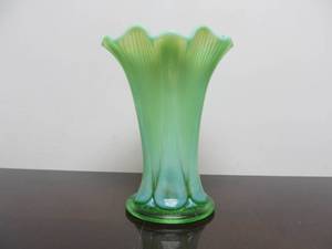 lot 376 image: Nice Larger Vintage Opalescent Green Glass Vase