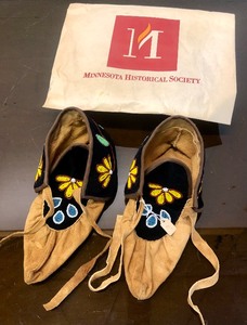 lot 366 image: Native American Handmade Beaded Moccasins 