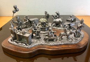 lot 367 image: Signed MICHAEL RICKER Pewter Sculptural Set - 