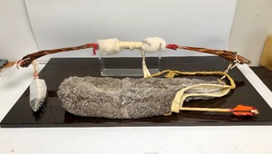 lot 393 image: Native American Handmade Bow & Arrows wRabbit Fur Quiver 