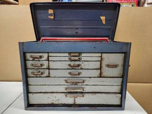 lot 411 image: Very Nice Heavy Duty Vintage HUOT Tool Chest