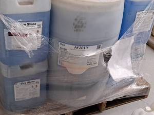 lot 192B image: Lot of (4) Diamond Shine Bullseye Tire Shine VOC Compliant Tire Dressing 5-gallon Plastic Drum