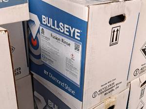 lot 157 image: Lot of (4 Cases) Diamond Shine Bullseye Fusion Rinse 5gal Case Pack 2.5-gallon Plastic Jug 2-count ( 8 total items )