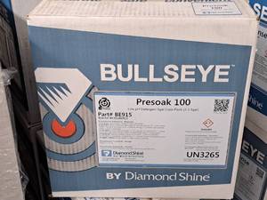 lot 151 image: Lot of (2 Cases) Diamond Shine Bullseye Presoak 100 Low pH Detergent 5gal Case Pack 2.5-gallon Plastic Jug 2-count ( 4 total items )