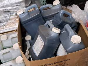 lot 136 image: Lot of (14 Bottles) Diamond Shine Bullseye Fusion Rinse Rinsing Agent