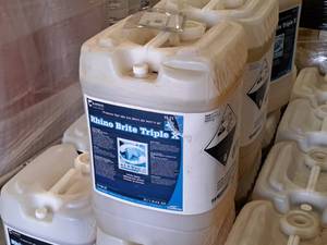 lot 408 image: Lot of (5) DuBois Blendco Systems Rhino Brite Triple X 6-gallon Plastic Jug