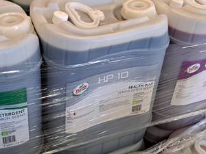 lot 467 image: Lot of (4) Turtle Wax Pro Sealer Wax HP-10 5-gallon Plastic Jug