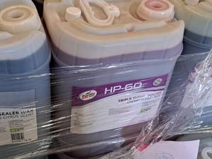 lot 465 image: Lot of (4) Turtle Wax Triple Shine Pro Polish Cherry Scent Red HP-60 5-gallon Plastic Jug