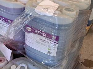 lot 463 image: Lot of (4) Turtle Wax Triple Shine Pro Polish Cherry Scent Blue HP-61 5-gallon Plastic Jug