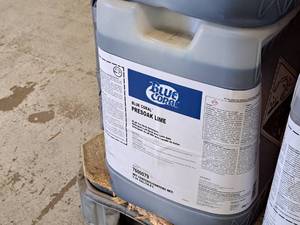 lot 480 image: Lot of (2) Blue Coral Presoak Lime High pH Car Wash Detergent 7600079 5-gallon Plastic Jug