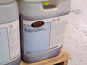lot 513 image: Lot of (2) DuBois C.A.R. Products Magnificent Wheel Cleaner Concentrate 5-gallon Plastic Jug