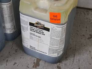 lot 536 image: Lot of (1) ArmorAll Professional Clear Coat Polish Yellow Bubble Gum Car Wash Polish 30001335 5-gallon Plastic Jug