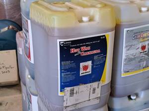 lot 544 image: Lot of (2) DuBois Blendco Systems Red Rhino Hot Wax with Carnauba 6-gallon Plastic Jug