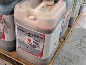 lot 546 image: Lot of (1) DuBois Blendco Systems Red Rhino Rhino Foam Extreme Red Vehicle Cleaner 68306R 6-gallon Plastic Jug