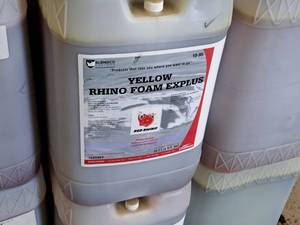 lot 550 image: Lot of (1) DuBois Blendco Systems Red Rhino Rhino Foam Explus Yellow Vehicle Cleaner 109506Y 6-gallon Plastic Jug