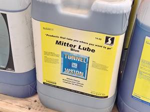 lot 576 image: Lot of (1) DuBois Blendco Systems Tunnel Vision Mitter Lube Blue Vehicle Cleaner 145006B 6-gallon Plastic Jug