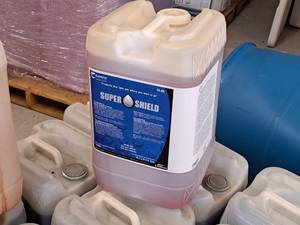lot 582 image: Lot of (1) DuBois Blendco Systems Super Shield Vehicle Wax 150506 6-gallon Plastic Jug