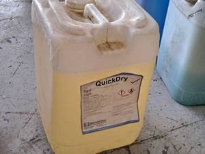 lot 584 image: Lot of (1) Diamond Shine Quick Dry Drying Agent 2305 5-gallon Plastic Jug