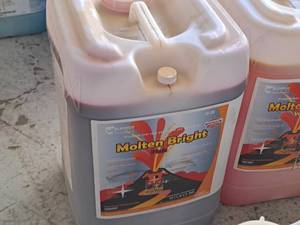 lot 588 image: Lot of (1) DuBois Blendco Systems Molten Bright Pink 185606P 6-gallon Plastic Jug