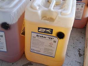 lot 598 image: Lot of (1) Diamond Shine Braker 2X Double Diamond Alkaline Cleaner D233 5-gallon Plastic Jug