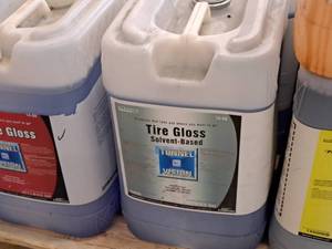 lot 578 image: Lot of (2) DuBois Blendco Systems Tunnel Vision Tire Gloss Solvent Based Vehicle Cleaner 155506 6-gallon Plastic Jug