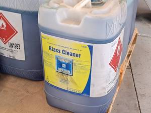 lot 574 image: Lot of (2) DuBois Blendco Systems Tunnel Vision Glass Cleaner 149506 6-gallon Plastic Jug