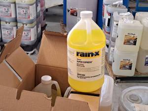 lot 571 image: Lot of (1 Box) Rain-X Super Express Water Repellent 30003484 1-gallon Plastic Jug 4-count ( 4 total items )