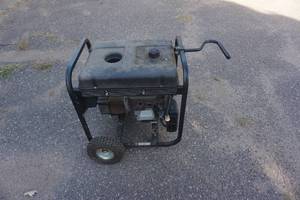 lot 9 image: Black Max 6250 Gas Powered Generator