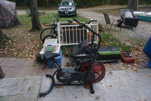 lot 32 image: Marcy Exercise Bike