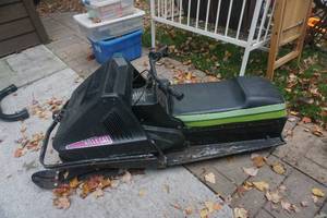lot 5 image: Arctic Cat Kitty Cat Childrens Snowmobile