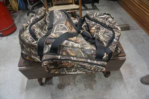 lot 15 image: Gander Mountain Large Zippered Camo Gear Bag