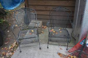 lot 30 image: 2 - Metal Mesh Patio Chairs