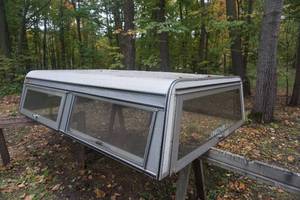 lot 22 image: Unicover Brand Full Size 8 Bed Truck Topper Off Late Model Ford