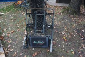 lot 23 image: Big Dog Tree Stand Deer Stand