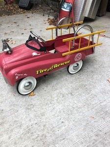 lot 4 image: Vintage Fire Engine #9 Fire Truck Pedal Car