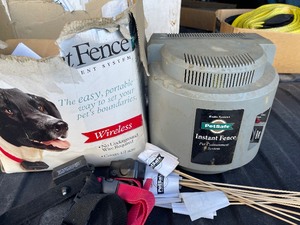 lot 35 image: Pet Safe Brand Instant Fence, Pet Containment System