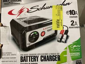 lot 392 image: Schumacher SC1282 10-Amp 12V Fully Automatic Battery Charger and Maintainer