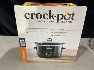lot 615 image: Crock-Pot 4-Quart Classic Slow Cooker