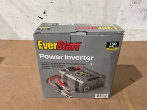 lot 262 image: EverStart 750 Watts Vehicle Power Inverter