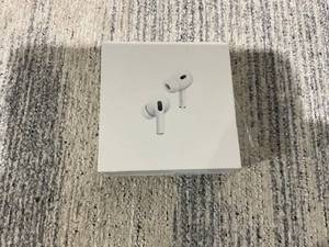 lot 136 image: Air Pods Pro (2nd Generation)