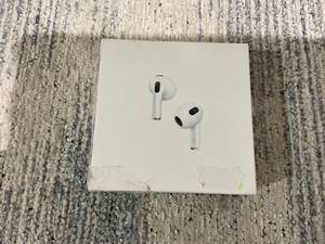 lot 170 image: Air Pods (3rd Generation)