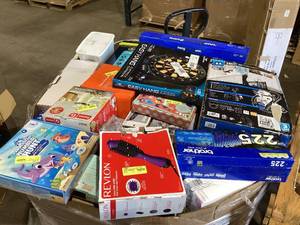 lot 802 image: Wholesale Pallet of Assorted Miscellaneous Items