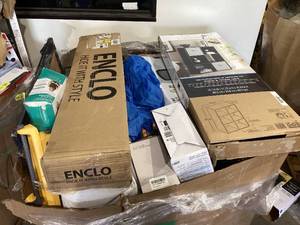 lot 803 image: Wholesale Pallet of Assorted Miscellaneous Items