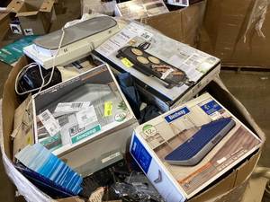 lot 805 image: Wholesale Pallet of Assorted Miscellaneous Items