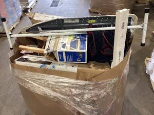 lot 806 image: Wholesale Pallet of Assorted Miscellaneous Items